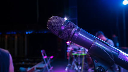 Obraz premium Wireless microphone stand on the stage venue 