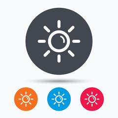 Obraz premium Sun icon. Sunny weather sign.