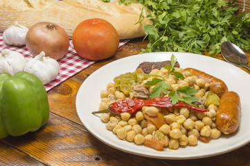 comida española, potaje de garbanzos con con carne chorizo y morcilla