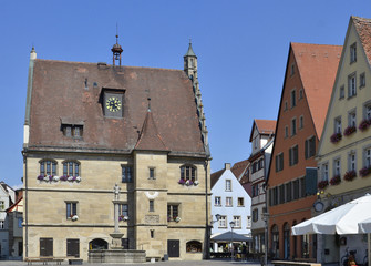 Rathaus und Schweppermannsbrunnen am Marktplatz, Weißenbug