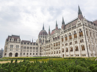 Fototapeta na wymiar Side view of the hungarian parliament.