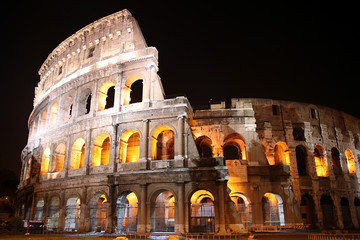 Naklejka premium Ancient Colosseum at night, Rome, Italy