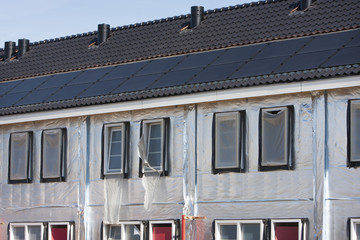 Construction of concrete houses with isolated walls