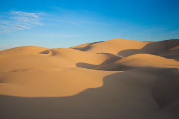 Fototapeta na wymiar Wüste und Schatten