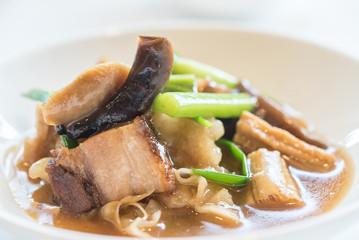 Fried seafood noodle
