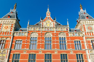 Fototapeta na wymiar Amsterdam. The building of the railway station.