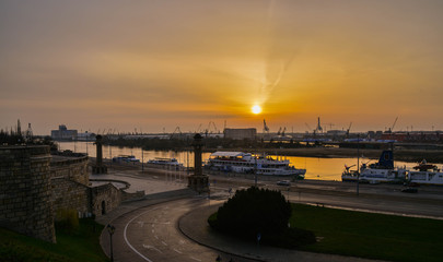 Port - wschód słońca © sportmigawka