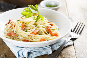 Pasta with salmon and cream