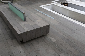 La piazza moderna con il lavatoio antico