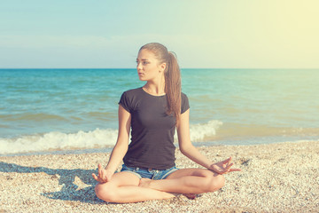 Fototapeta na wymiar young woman practicing yoga