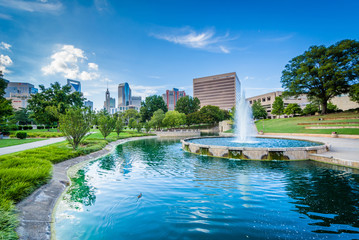 Fountain and lake at Marshall Park, in Uptown Charlotte, North C
