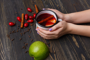 mulled wine with green apple
