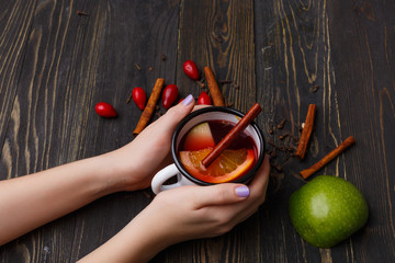 mulled wine with green apple

