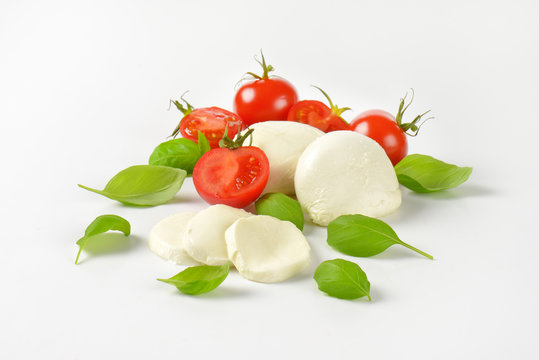 mozzarella, tomatoes and fresh basil