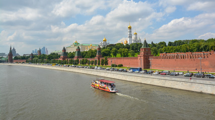 Obraz premium View of the Kremlin in Moscow from the Moscow River