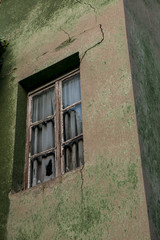 Risse an der Hauswand