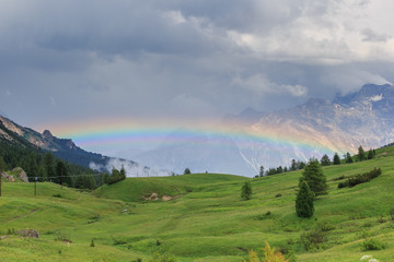 Fototapeta premium Tęcza na dolomitach