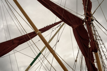 Obraz premium Yacht Rigging Sails and Mast Posts