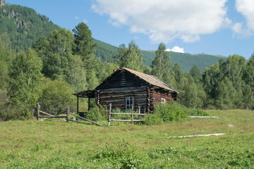 Fototapeta na wymiar Hut in the Altai mountains