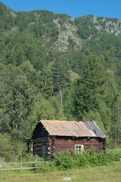 Hut in the Altai mountains