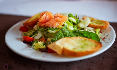 vegetable salad with smoked salmon