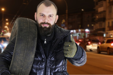 Obraz na płótnie Canvas man changing tire wheels winter