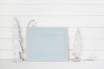 Weihnachten Holz Hintergrund in blau hellblau mit Sterne und Rahmen als Dekoration zu Weihnachten...