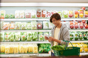 Shopping with grocery list