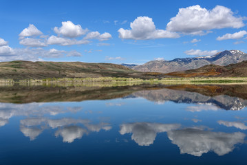 Fototapeta na wymiar mountains lake sky clouds reflection