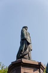 Fototapeta premium Berliner Innenstadt, Bismark Denkmal im Tiergarten am grossen Stern