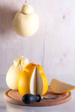 italian cheesse caciocavallo