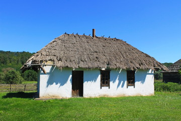 Fototapeta na wymiar Old traditional ukrainian rural house 