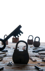 Obraz na płótnie Canvas Old rusty padlock and keys on white wooden table