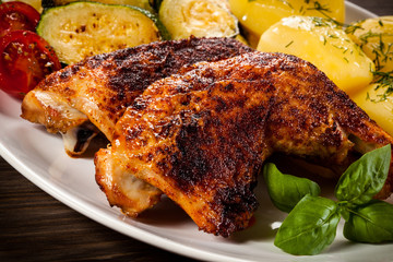 Roast chicken leg and vegetables 