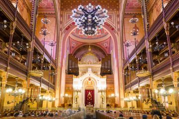 Fototapeta na wymiar Interior of the Dohany Street Synagogue in Budapest, Hungary.