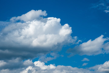 Obraz premium White and gray clouds and blue sky