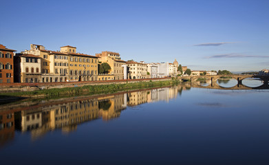 Fototapeta na wymiar Morning view of Arno river in Florence, Italy