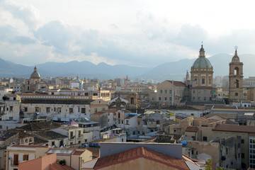 Fototapeta na wymiar Au-dessus des toits de Palerme