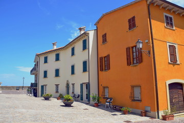 palazzi in una piazzetta