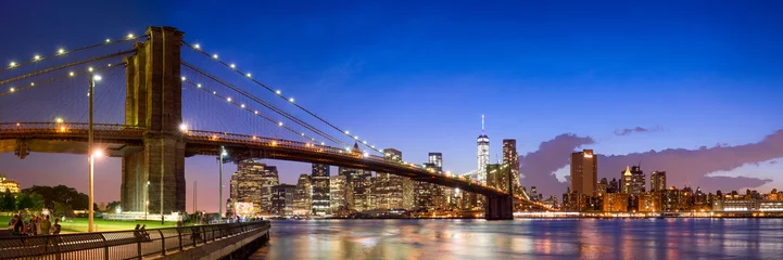 Papier Peint photo autocollant Brooklyn Bridge Panorama du pont de Brooklyn à New York avec les toits de Manhattan