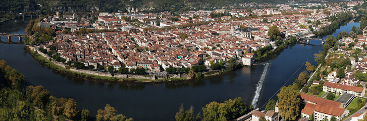 Fototapeta na wymiar Panorama de Cahors depuis le mont Saint-Cyr - Lot - France