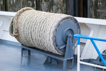 Winch with mooring rope on the ship