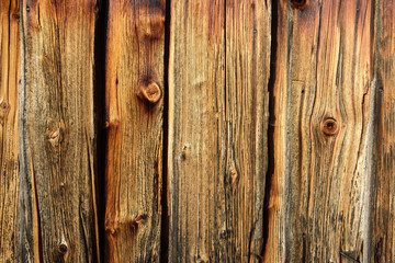 Alte Holzbretter als rustkaler Hintergrund mit Struktur und Astlöcher