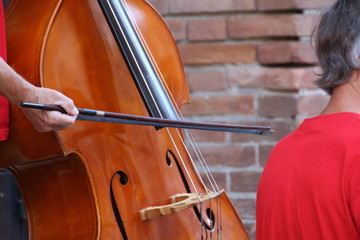 Music in the street, artists and musicians united in the love of the show. 