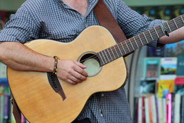 Music in the street, artists and musicians united in the love of the show. 