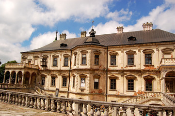 Fototapeta na wymiar castle of the late Renaissance and Baroque