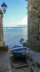 cartolina di Scilla - rimessa tra le case © bellux