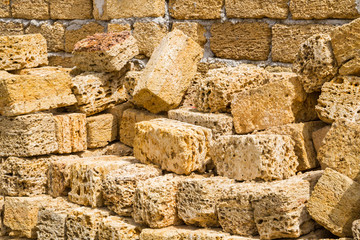 Natural material for the construction of coquina