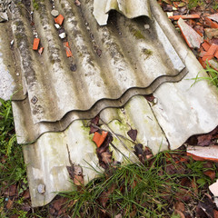 Roofing asbestos panels illegally abandoned in nature