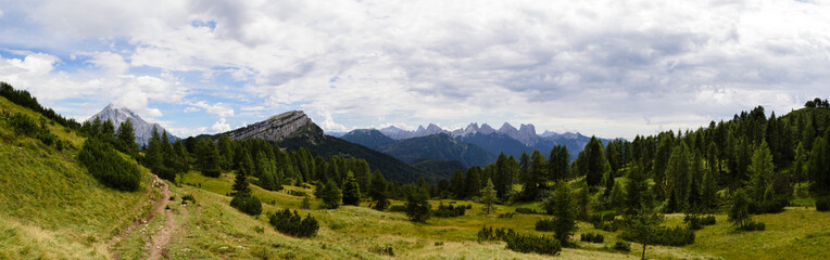 Fototapeta na wymiar Panorama on Mount Antelao from Pelmo (Dolomites)